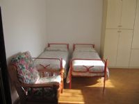 CAMERA » Affittasi ampio appartamento bilocale in piccola palazzina tranquilla e vicino al mare (Rif. 01)